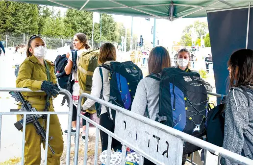  ?? (Flash90) ?? INDUCTION DAY for new IDF recruits at Tel Hashomer, outside Tel Aviv, last week.