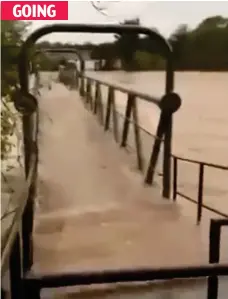  ?? ?? GOING
Flood: Bridge is submerged as the River Annan rises