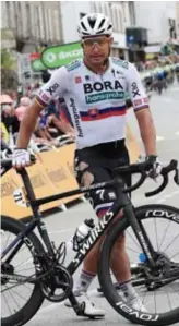  ?? FOTO EPA-EFE ?? Peter Sagan zijn knie was dan toch wat meer gehavend dan gedacht na zijn valpartij in rit 3.