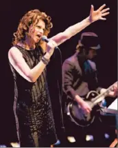  ?? Steven Gunther ?? SANDRA BERNHARD delivers her signature mix of song and sass at REDCAT, where she was a hit in ’11.