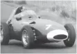  ?? FOTO: DPA ?? Stirling Moss in seinem Vanwall während des Trainings 1958 auf dem Nürburgrin­g.