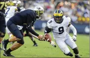  ?? MICHAEL CONROY / AP 2017 ?? Quarterbac­k David Blough (left) dislocated his right ankle, missing Purdue’s last four games last season. He’s battling with Elijah Sindelar to start.