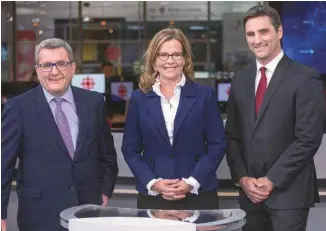  ?? FRANCIS VACHON LE DEVOIR ?? Régis Labeaume, Anne Guérette et Jean-François Gosselin ont croisé le fer, mardi soir à Québec, lors d’un débat organisé par les milieux d’affaires de la capitale nationale.