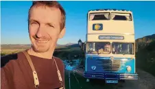  ?? Foto: WDR ?? Michel ist stolz auf seinen Café-bus, den er selbst ausgebaut hat. - Sein Bus ist ein rollendes Café und zugleich sein Zuhause.