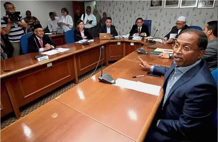  ??  ?? Setting things straight: Dr Zambry speaking before the PAC hearing as Leong and other PAC committee members look on.