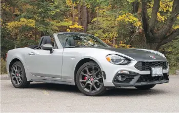 ?? CLAYTON SEAMS/DRIVING ?? Wind noise and restrictiv­e seats do little to hamper the fun of driving the 2018 Fiat 124 Spider Abarth.