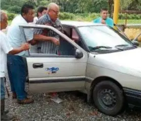  ?? ALFONSO QUESADA ?? Don Audón fue llevado al hospital en un carro particular.