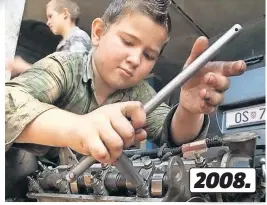  ??  ?? Bili smo kod njega kad je bio dječak (9) i znao je rastaviti motor2008.