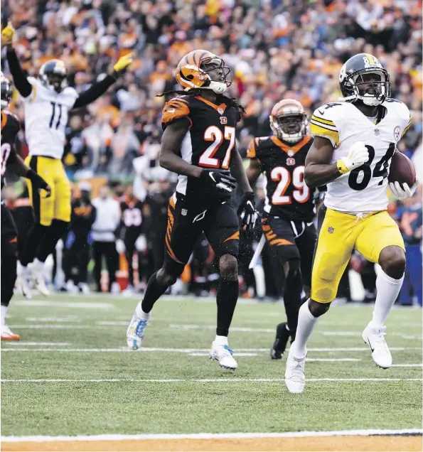  ?? THE ASSOCIATED PRESS ?? Antonio Brown’s last-minute touchdown was the difference Sunday in Pittsburgh’s 28-21 come-from-behind win over Cincinnati.