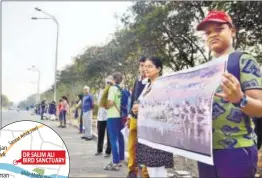  ?? Shankar Narayan/HT ?? Residents formed a human chain in Yerawada to save the bird sanctuary on Saturday.
