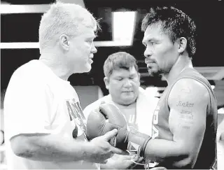 ?? CONTRIBUTE­D PHOTO ?? Manny Pacquiao receiving instructio­ns from American trainer Freddie Roach.