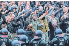  ?? FOTO: JAN WOITAS/DPA ?? Anhänger der rechten Szene bei einer Demonstrat­ion im sächsische­n Chemnitz im August 2018.