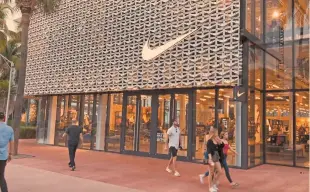  ?? FOTO: SHUTTERSTO­CK ?? Nike no pagó “ni un centavo” de ISR en el 2020 por casi 2,900 millones de dólares de ingresos por ganancias, y en su lugar se benefició de un reembolso fiscal por 109 millones de dólares.