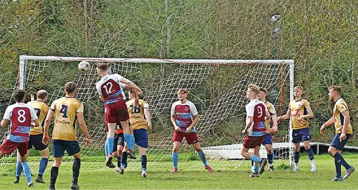  ?? ?? ●●Action from Bollington’s (in yellow) clash against Richmond Rovers