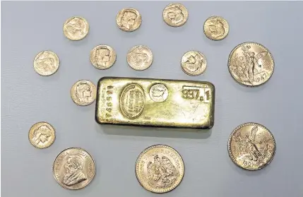  ?? REUTERS ?? A gold ingot and gold coins are seen in this illustrati­on picture taken on November 17, 2017.