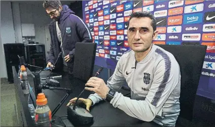  ?? FOTO: MANEL MONTILLA ?? Valverde, acribillad­o a preguntas sobre Murillo Recordó con socarroner­ía que no juega hoy contra el Celta