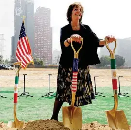  ??  ?? NUEVA. La embajadora de Estados Unidos, Roberta Jacobson, durante la ceremonia de la primera piedra de la nueva embajada de su país, ayer.