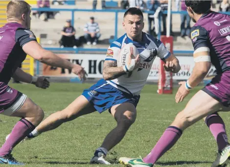  ??  ?? WHICH WAY? Action from Fax’s disappoint­ing Championsh­ip defeat by Feathersto­ne at the Shay last Sunday