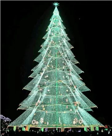 Tagum Lights Up Giant Christmas Tree Pressreader