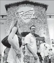  ?? Mariah Tauger For The Times ?? CUSTOMERS ARRIVE for the grand opening in April of Guitar Center’s Westlake Village location, the 268th store in the instrument retailer’s chain.