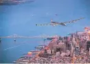  ?? Foto: Reuters / Jean Revillard / Solar Impulse ?? Solar Impulse 2 flog auch über die Golden Gate Bridge.
