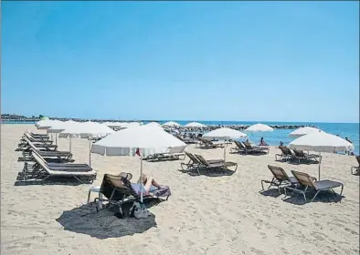  ?? MANÉ ESPINOSA ?? Playa de Levante en Barcelona casi vacía en pleno mes de julio