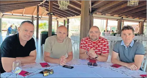  ??  ?? José Manuel Moreno, Stefano Garzelli, Francisco Huertas y Manuel Calvente, en una reunión del Manuela Fundación de categoría élite..