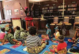  ?? Hanan Hameen/ Contribute­d photo ?? Hanan Hameen running an “Africa Is Me!” class at the Stetson Library in New Haven.