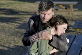  ??  ?? È ANCORA TEMPO DI VENDETTA I protagonis­ti di Domino di De Palma: NIKOLAJ COSTER-WALDAU, 48 anni, e CARICE VAN HOUTEN, 42, impegnati nel vendicare l’omicidio di un uomo cui erano legati. Entrambi gli attori sono reduci dal Trono di spade.