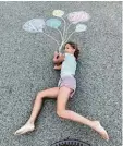  ??  ?? Fanny, 10, aus Legau hob mit ihren Luft ballonen ab.