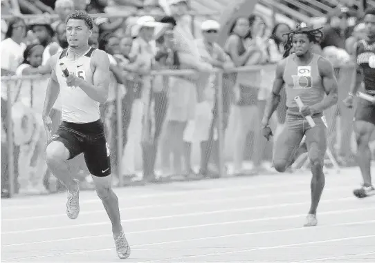  ?? MICHAEL LAUGHLIN/SUN SENTINEL ?? American Heritage’s Anthony Schwartz wins the 2A 4x100 meter relay during the FHSAA Track and Field Finals last May. Schwartz now plays football and runs track at Auburn.