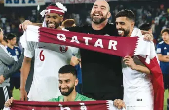  ?? ?? Felix Sanchez’s (centre) associatio­n with football in Qatar stretches back to his arrival at the Aspire Academy in 2006.