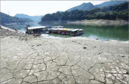  ?? XINHUA ?? Severe drought in Taiwan has seen water levels dip by nearly a third in Shimen Reservoir in the city of Taoyuan on April 13.