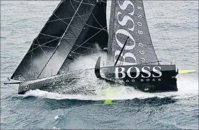  ?? MARINE NATIONALE / DPPI ?? El Imoca60 Hugo Boss del británico Alex Thomson en la última edición de la Vendée Globe