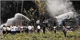 ?? ENRIQUE DE LA OSA/AP ?? Firefighte­rs extinguish flames after a Boeing 737 crashed into a field Friday in Havana.