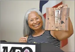  ?? ?? Janeth Cerizo displays a clock that was given to the retiring Bishop Pahia with the inscriptio­n “Galatians 6:9-10.” The Bible passage reads: “Let us not become weary in doing good, for at the proper time we will reap a harvest if we do not give up. Therefore, as we have opportunit­y, let us do good to all people, especially to those who belong to the family of believers.”