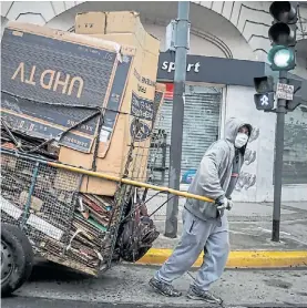  ??  ?? Pobreza. Esta semana se conocerá que la pobreza llegó a 46%.