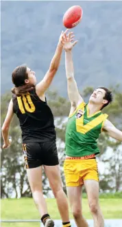  ??  ?? Left: Mirboo North’s Patrick Lewis gets the better of this ruck tap aganist Hill End’s Cougar Millsom in the thirds on Saturday.