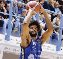  ?? CIAMILLO ?? Dwayne Evans, 27 anni, ala di Sassari