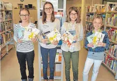  ?? FOTO: PRIVAT ?? Die Siegerin im Vorlesewet­tbewerb, Sarah Walser (2. v. r.), im Kreis ihrer Mitstreite­rinnen Felicitas Geist, Romy Schneider und Annkatrin Böhlke (von links)