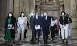  ?? (Photo MaxPPP/EPA) ?? Le chef de l’État a défendu le « patriotism­e républicai­n » lors d’une cérémonie au Panthéon où il a remis leur décret de naturalisa­tion à cinq nouveaux citoyens.