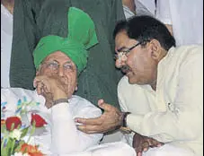  ?? MANOJ DHAKA /HT ?? INLD supremo OP Chautala and leader of opposition in Haryana assembly Abhay Chautala at the party rally in Gohana in Sonepat district on Sunday.
