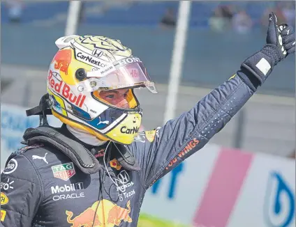  ?? FOTO: AP ?? Max Verstappen, celebrando su tercera pole de la temporada ayer en el Gran Premio de casa de Red Bull