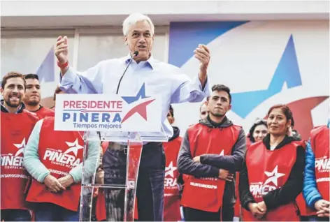  ??  ?? ► El ex Presidente Sebastián Piñera en la sede de su comando, ubicada en Las Condes.