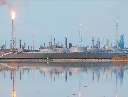  ?? REUTERS ?? Petróleo. Una imagen de la refinería de Amuay que pertenece a la empresa PDVSA en Punto Fijo.