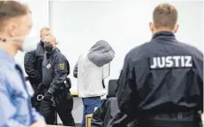  ?? FOTO: JENS SCHLUETER/DPA ?? Mehr als zwei Jahre nach dem Juwelendie­bstahl aus dem Grünen Gewölbe beginnt der Prozess gegen sechs mutmaßlich­e Täter.