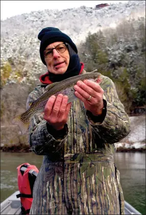  ?? (Arkansas Democrat-Gazette/Bryan Hendricks) ?? Richard Phelan of Little Rock caught about 20 rainbow trout like this one Jan. 16 while fishing with the author below snow-covered mountains on the White River.