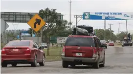  ?? YAZMÍN SÁNCHEZ ?? Las carreteras presentaro­n gran afluencia de vehículos.