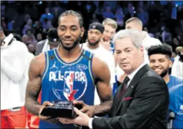  ??  ?? MVP Leonard prvi je osvajač trofeja nazvanog po Kobeu Bryantu