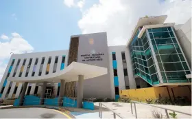  ??  ?? El Plan de Ajuste propone la consolidac­ión de los hospitales que conforman Centro Médico de Puerto Rico y el Caribe.